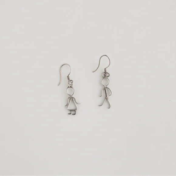 Vintage Figural Boy and Girl Dangle Drop Earrings Silver Tone Wire Work Jewelry - Picture 2 of 5